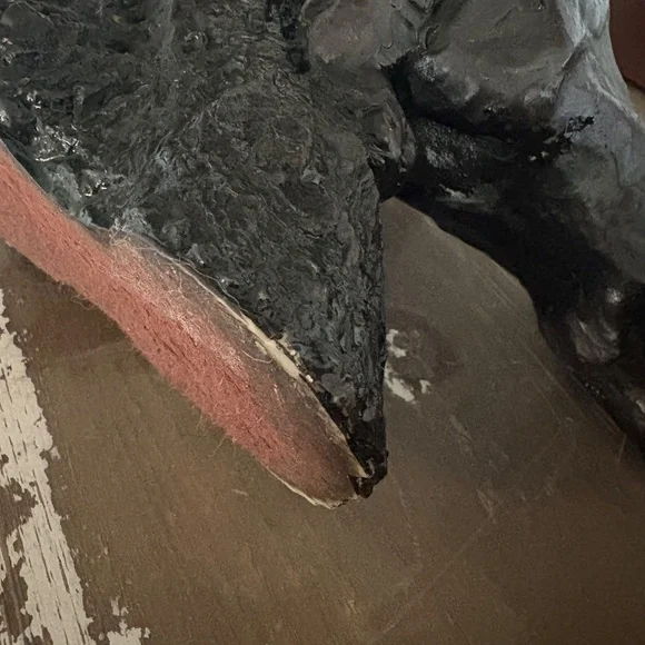 Striking Large Prowling Panther/Cougar Sculpture on a Naturalistic Log Base - Picture 13 of 13